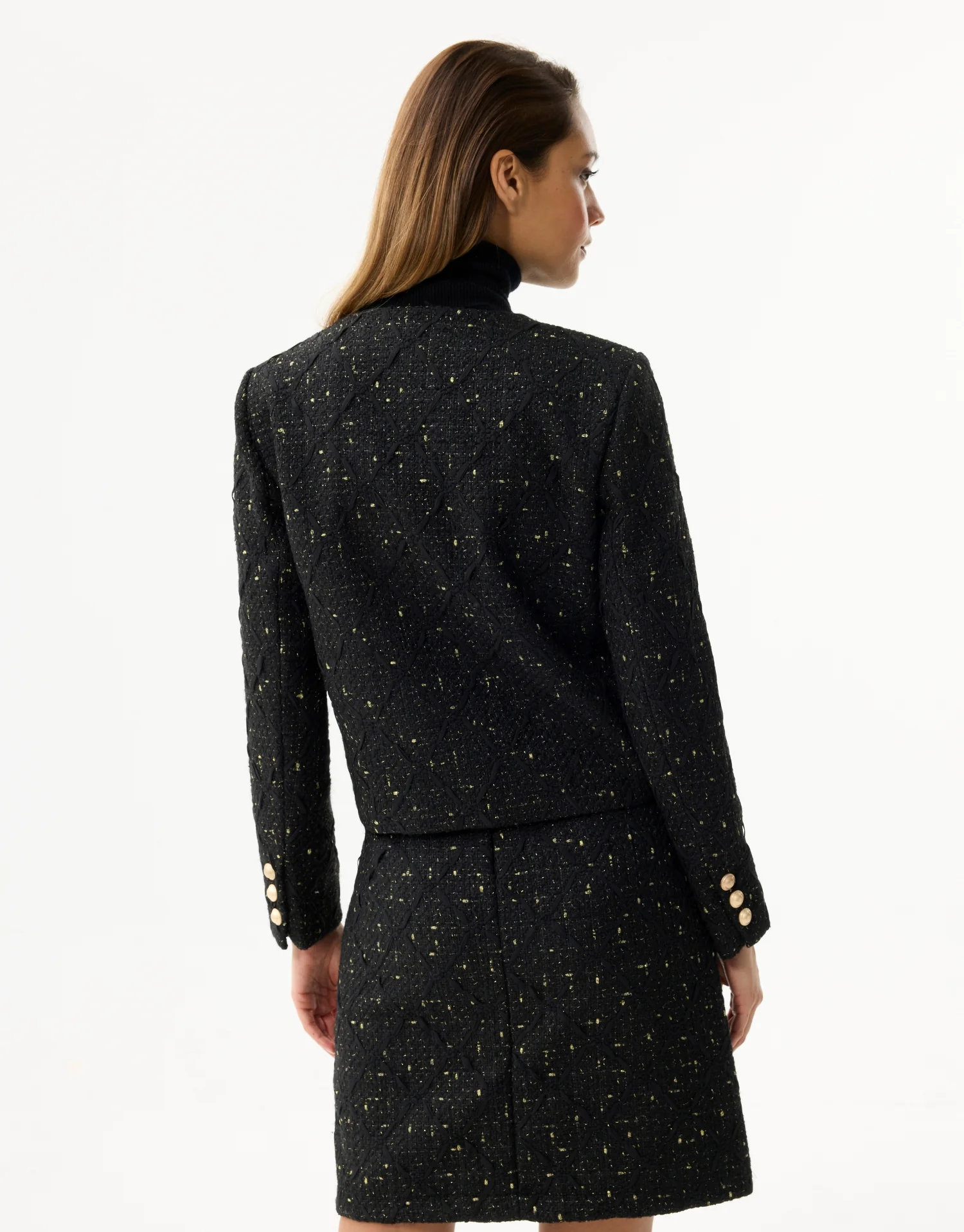 Veste courte structurée à boutons dorés - Image 7